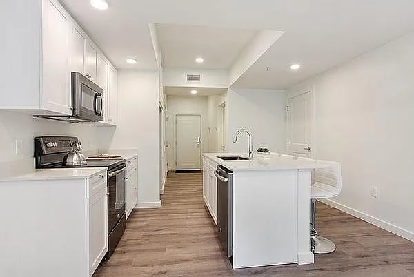 Building Photo - 2100 St Thomas St