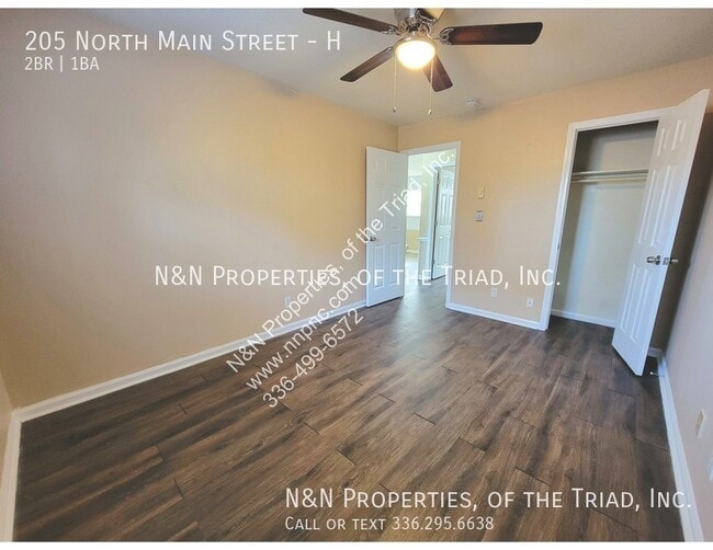 Building Photo - 2 Bedroom Apartment in King NC  Upstairs U...