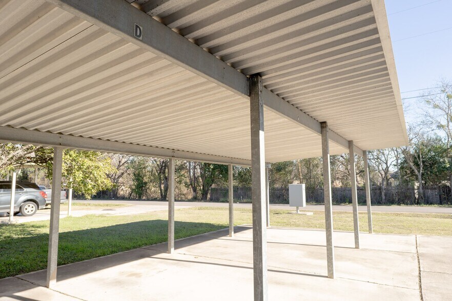 Building Photo - 300 Veterans Dr