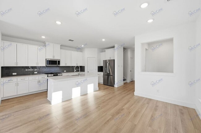 Building Photo - 1409 Silver Marten Trl