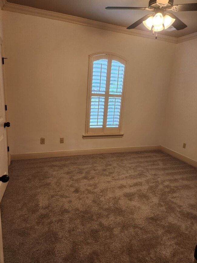 Building Photo - 4 bedroom home for rent