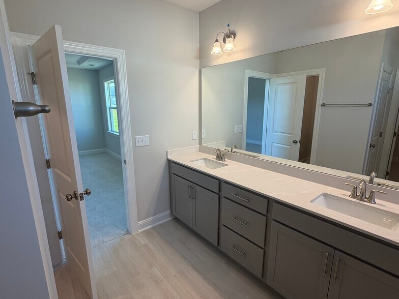 Building Photo - 769 Emerald Bay Cir