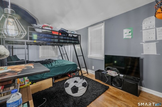 Building Photo - 349 Naubuc Ave