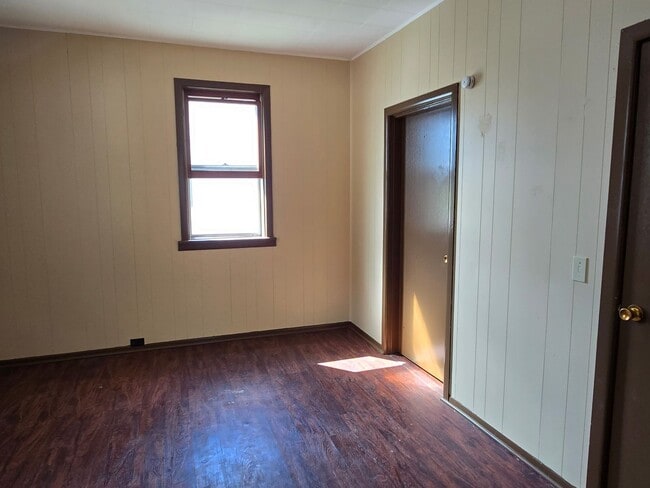 Building Photo - Beautiful 3 Bedroom