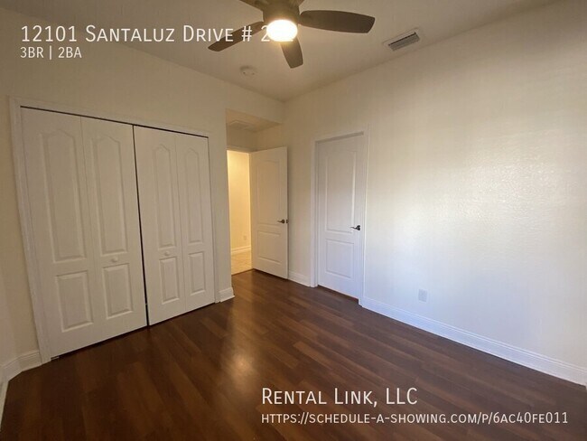 Building Photo - 12101 Santaluz Dr
