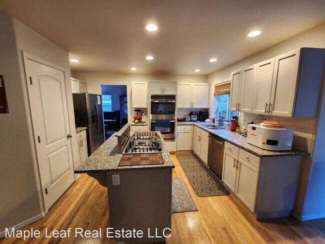 Building Photo - 5 br, 3.5 bath House - 10108 186th CT NE