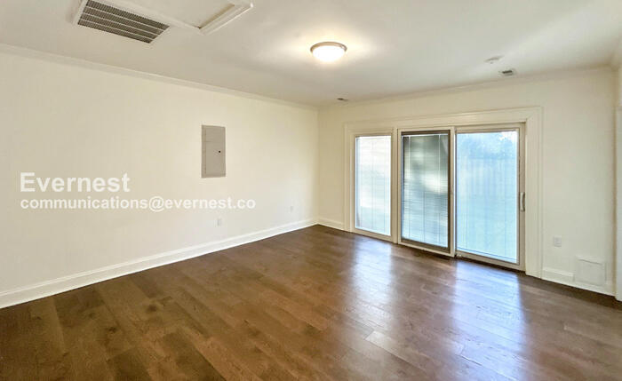 Building Photo - 107 Westover Park Ct