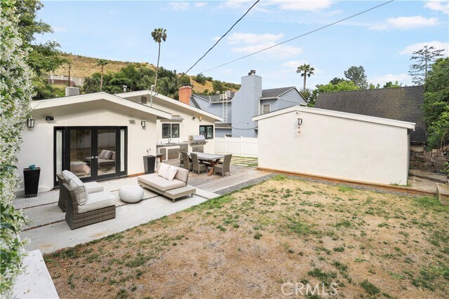 Building Photo - 1633 N Beverly Dr