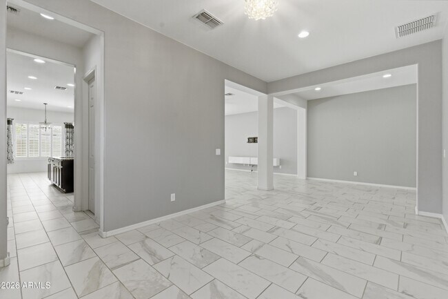 Building Photo - 1083 E Holland Park Dr