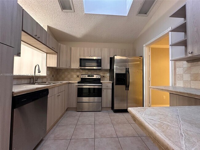 Building Photo - 12781 SW 146th Ln