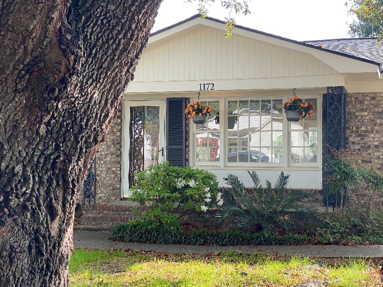 Primary Photo - 1172 Landsdowne Dr