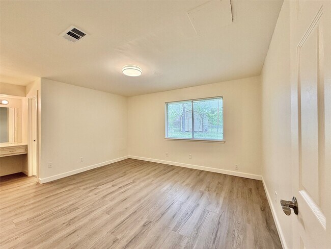 Building Photo - 2043 Cherry Laurel Dr