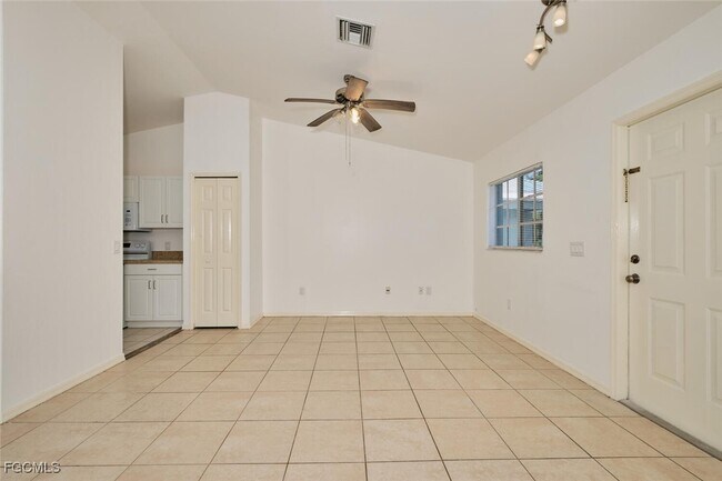 Building Photo - 3825 Hollycrest St