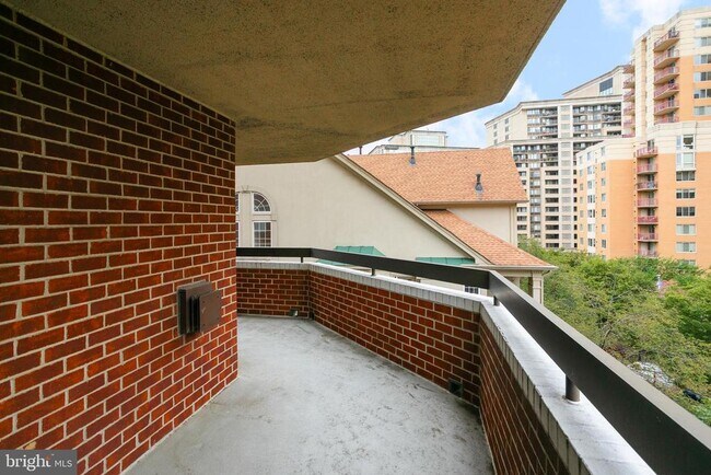 Building Photo - 1276 N Wayne St