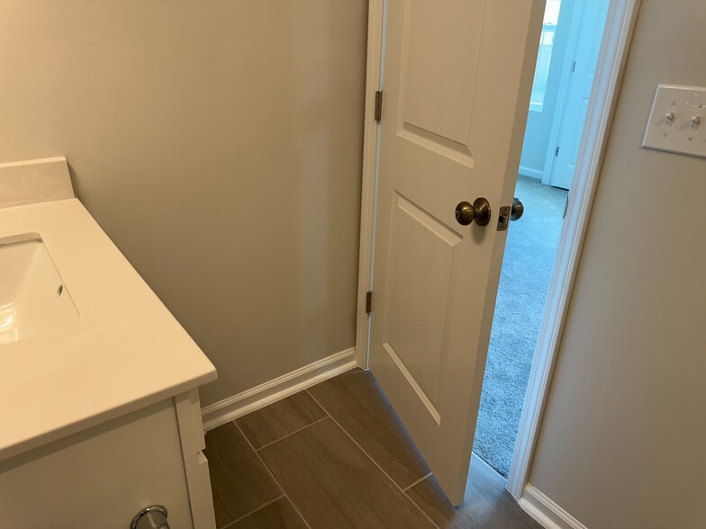 Building Photo - Room in Townhome on Kasota Ln