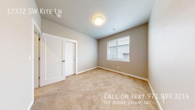 Building Photo - 17332 SW Kite Ln