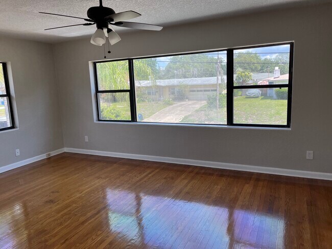 Building Photo - 6030 Wateredge Dr S