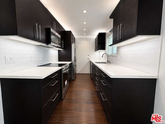 Building Photo - 1525 Hayworth Ave
