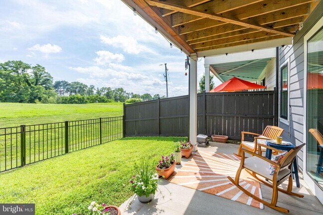 Building Photo - 609 Angelfish Wy