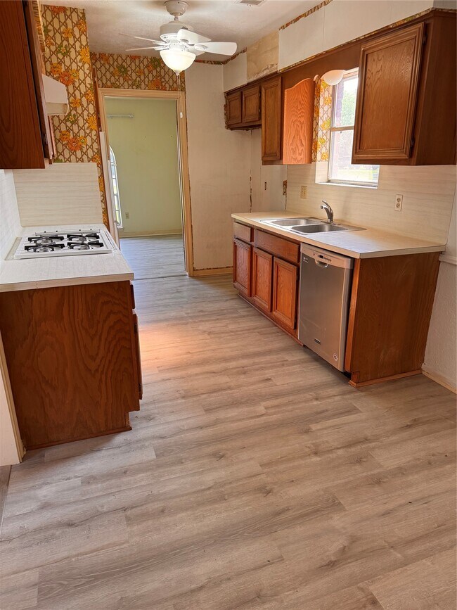Building Photo - 3400 Coachman Dr
