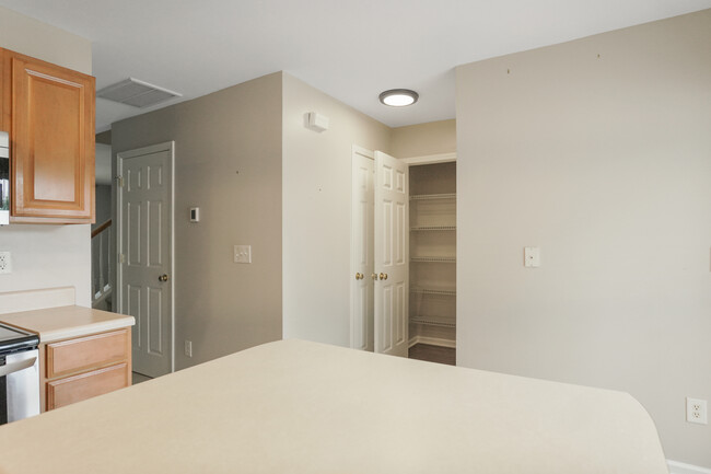 Building Photo - 1759 Hidden Creek Dr
