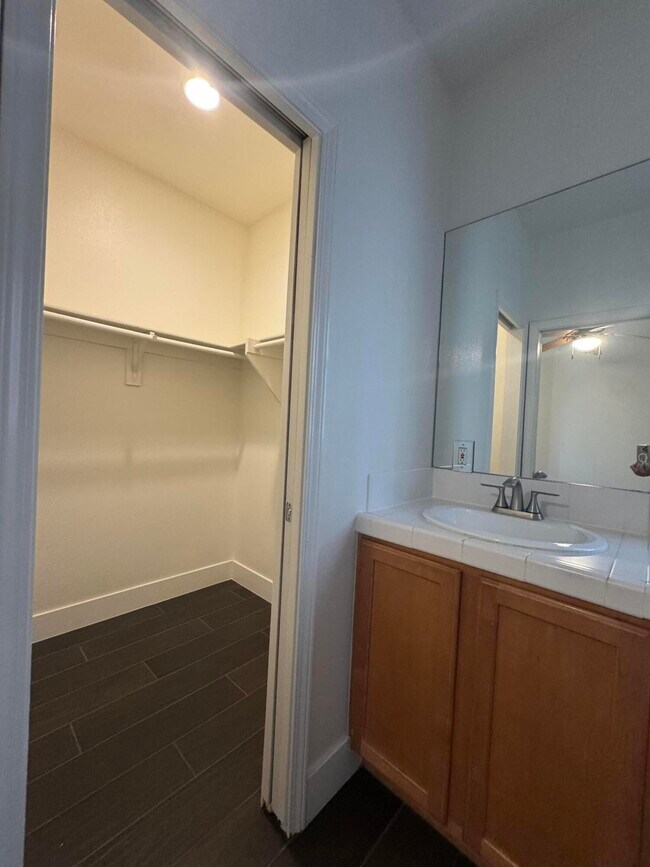 Building Photo - 74081 W Petunia Pl