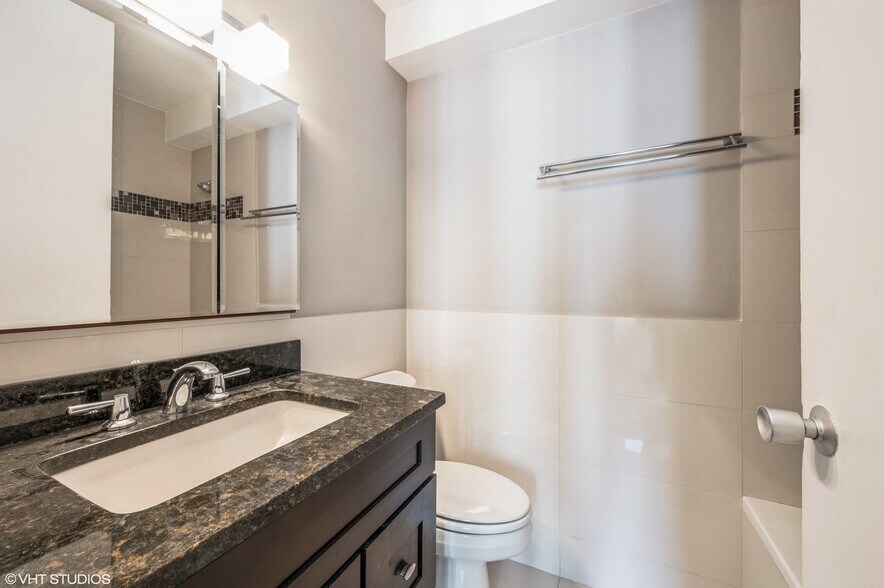 Building Photo - 900 N Lake Shore Dr