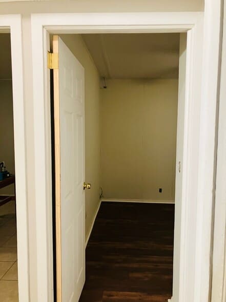 Building Photo - 2633 Knox Ave