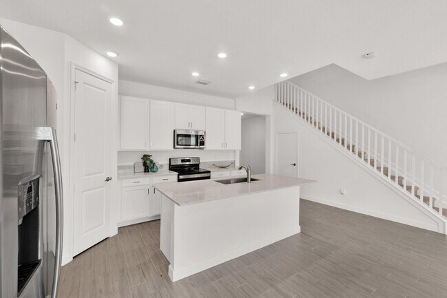 Building Photo - 4989 Navali Dr
