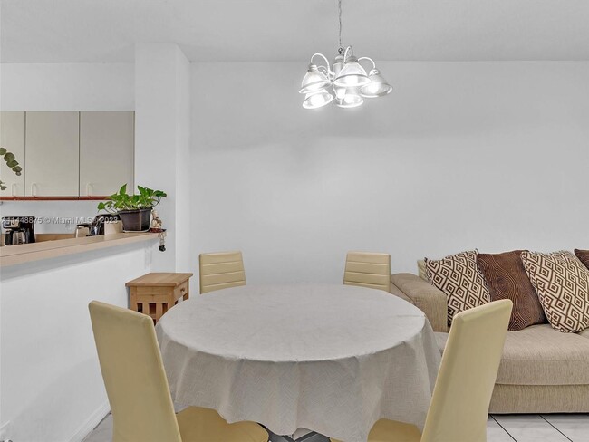 Building Photo - 326 SW 120th Ave