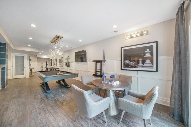 Building Photo - Luxury Fully Furnished 3 Bed 3.5 Bath Town...
