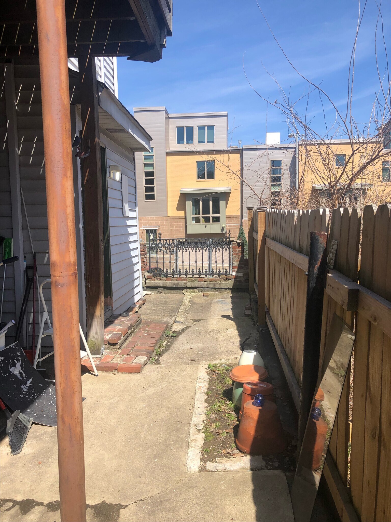 COURT YARD - 1827 Wharton St