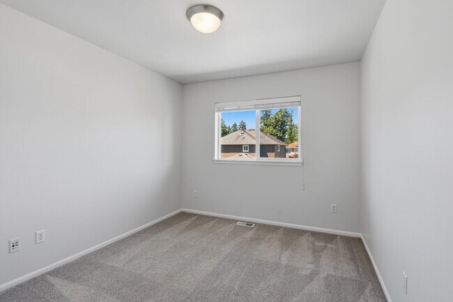 Building Photo - 4bd/2.5ba Renton Home