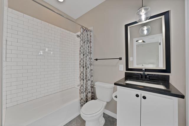 Building Photo - 4635 Calmont Ave