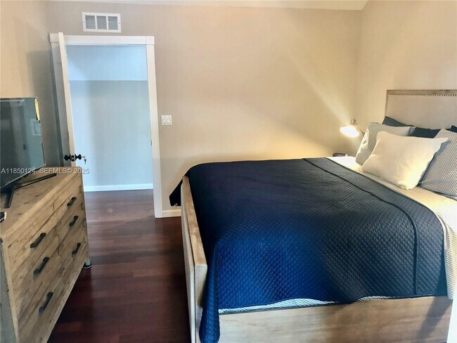 Building Photo - 1524 Argyle Dr