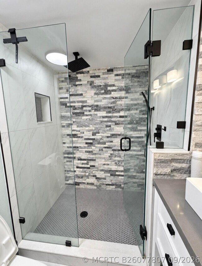 Building Photo - 4039 Palm Bay Cir
