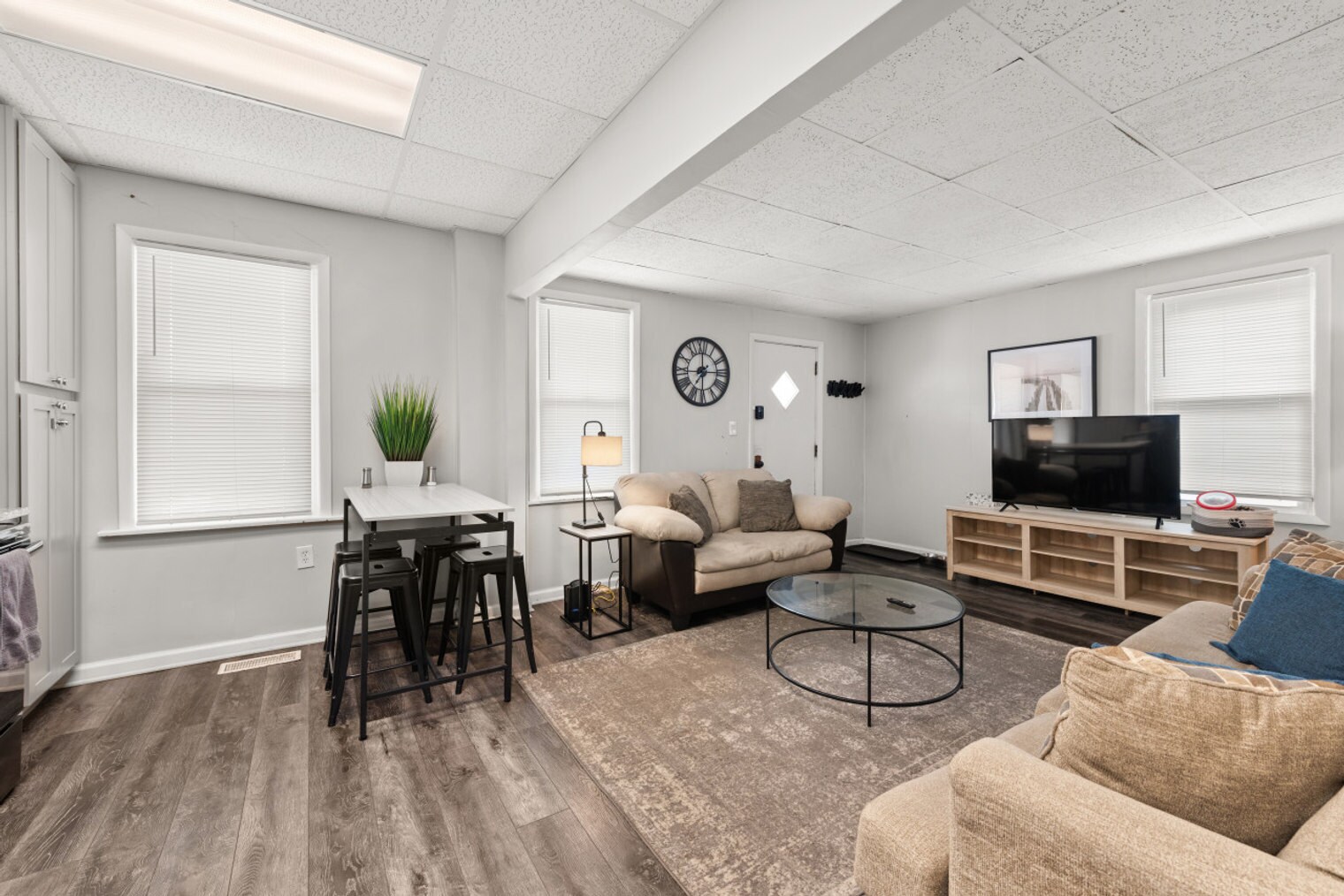 Building Photo - 1326 W 69th St