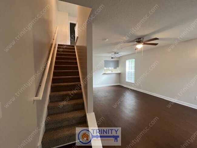 Building Photo - Cute TWO STORY Town Home!