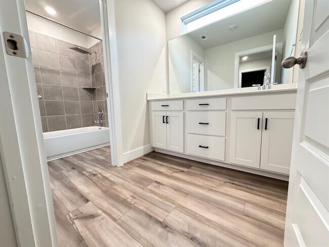 Building Photo - 7417 Acela Trl