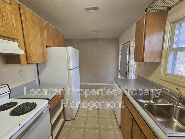 Building Photo - 2146 Rhode Island St