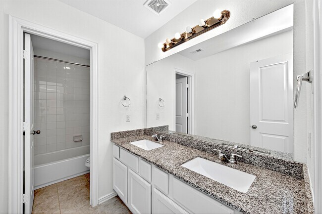Building Photo - 29897 Dovetail Blf Ln