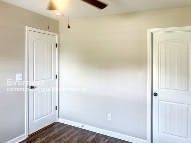 Building Photo - 121 Beaver Brook Pl
