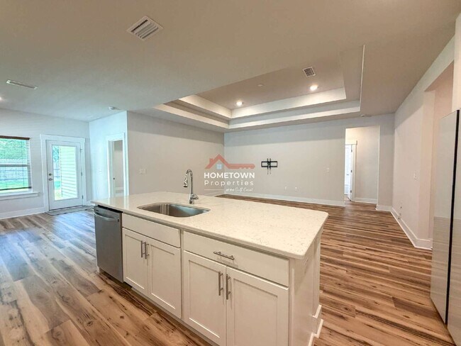 Building Photo - 220 Camellia Dr