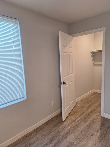 Walk-in Closet - 550 W 106th St