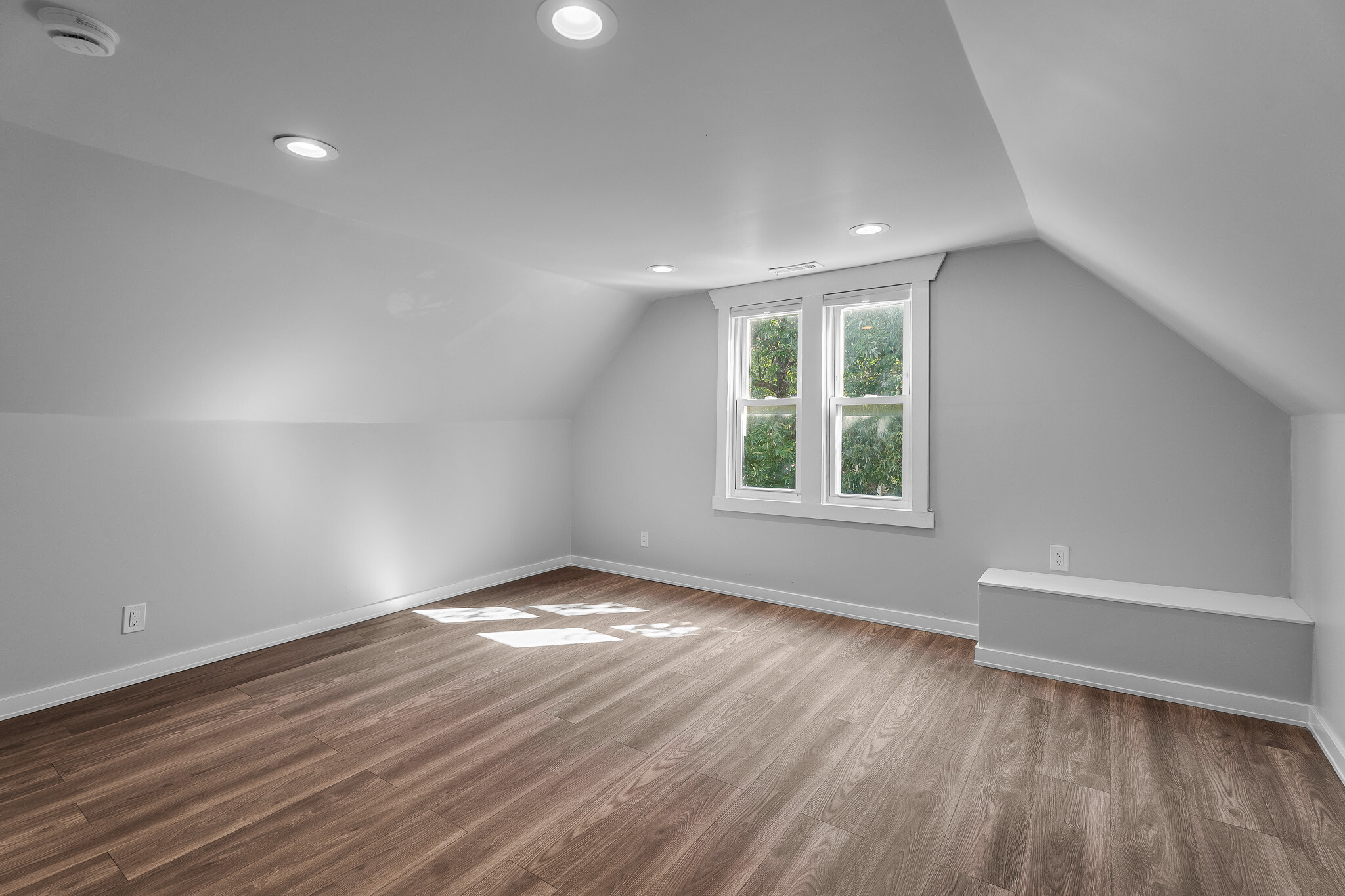 Building Photo - 1406 N Kildare Ave
