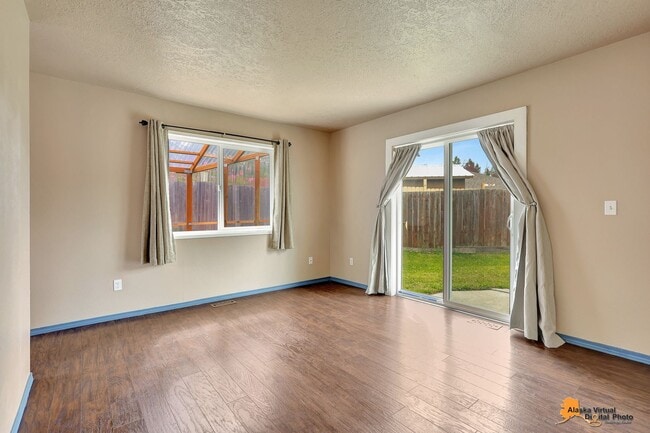 Building Photo - East Anchorage Home with In Unit Laundry a...
