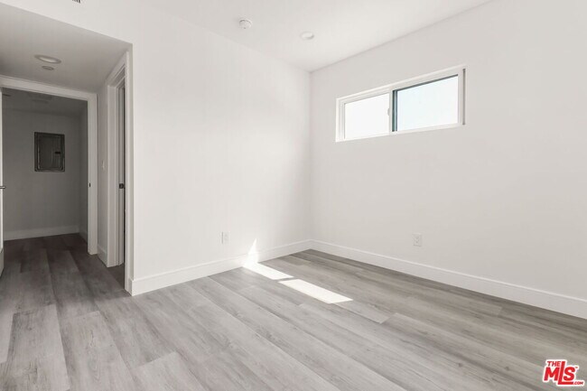 Building Photo - 2938 West Blvd