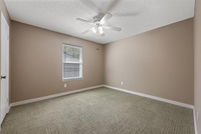 Building Photo - 2407 Harrowden Dr