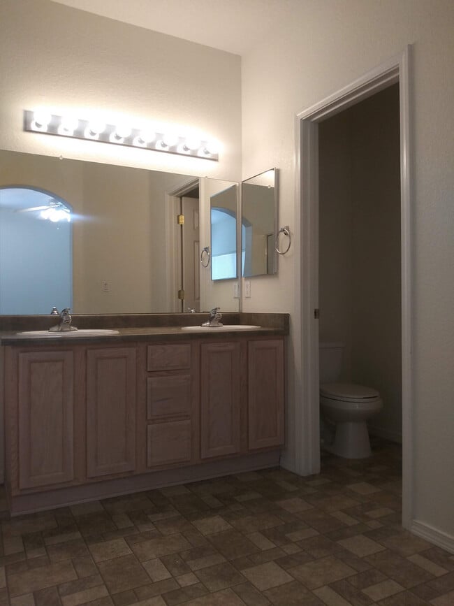 Building Photo - 3 Bdrm 2 BA  1,615 SqFt