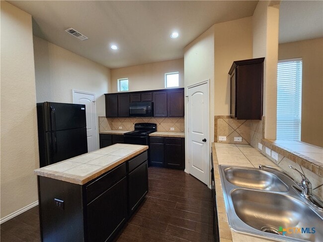 Building Photo - 501 Creekside Cir